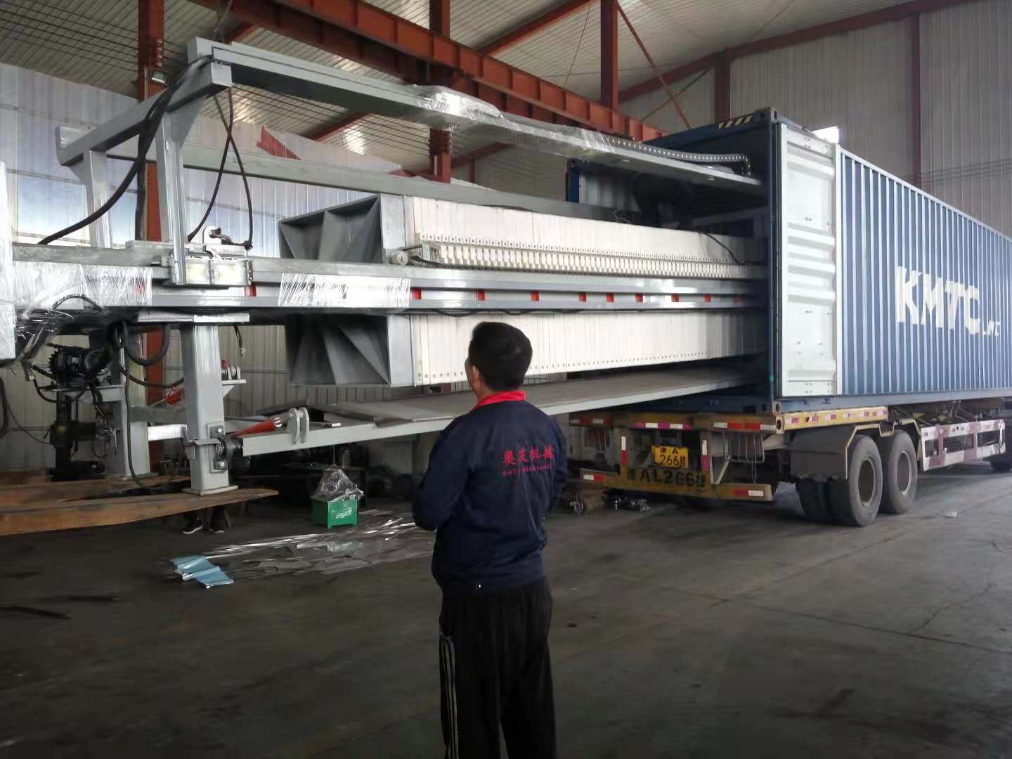 全自動沖洗壓濾機出口，河北天冠壓濾機邁出國門